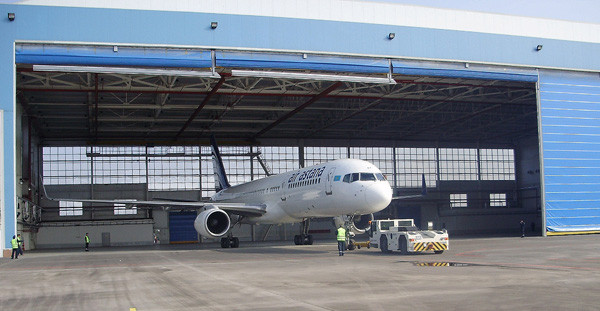 Buy cheap Single Bay PEB Steel Aircraft Hangars With Electrical Roll-up Doors product