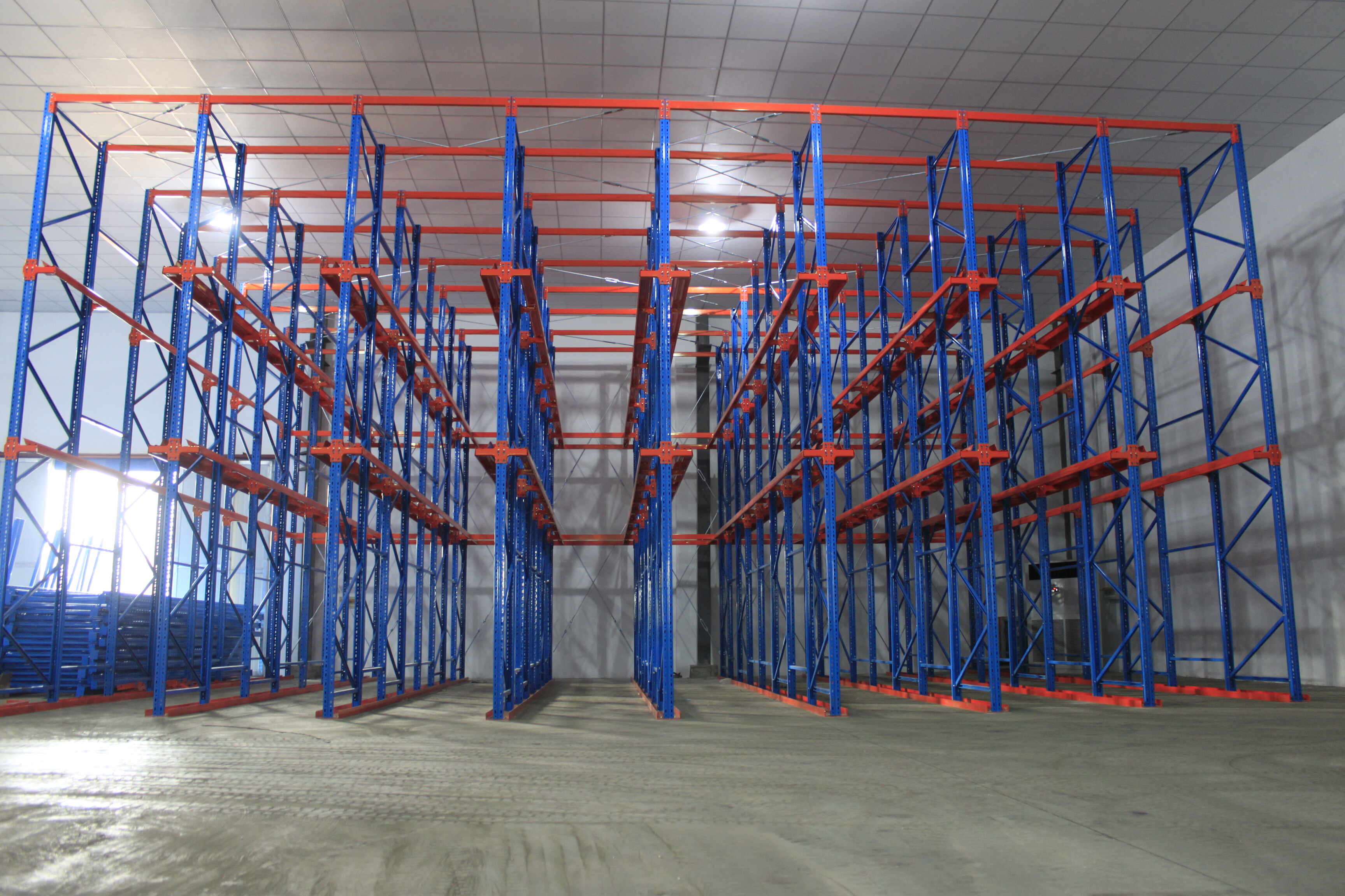 High Load Capacity Drive-In Pallet Racking, Space-Saving, Durable, 5-Level Steel Through Racking for Warehouses, Competitive Price