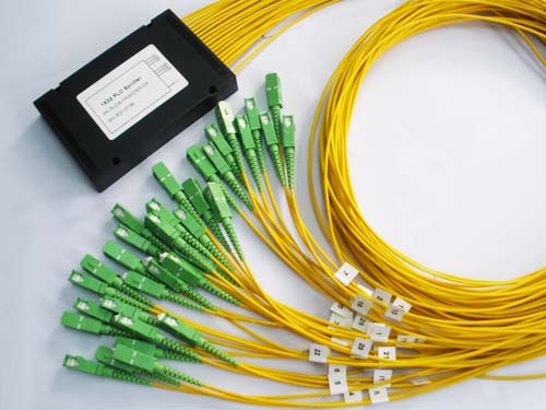 Custom SC / APC 1*32 Fiber Optic Plc Splitter 0.5dB Insertion Loss With 3.0mm Cable