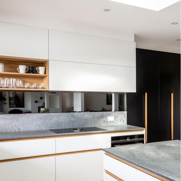 Modern Unit L Shaped White Lacquer Home Kitchen Cabinets With LED Light
