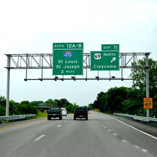 Traffic Facilities Hot Dip Galvanized Steel Structures Q235B Free Standing