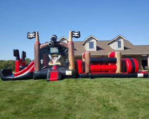 China Backyard Pirate Ship Bounce House Inflatables Obstacle Course on sale