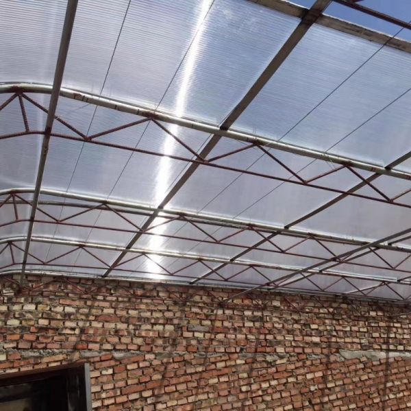 Wave Polycarbonate solid sheet flexible impact resistant transparent sheet excellent for skylights and protective barriers