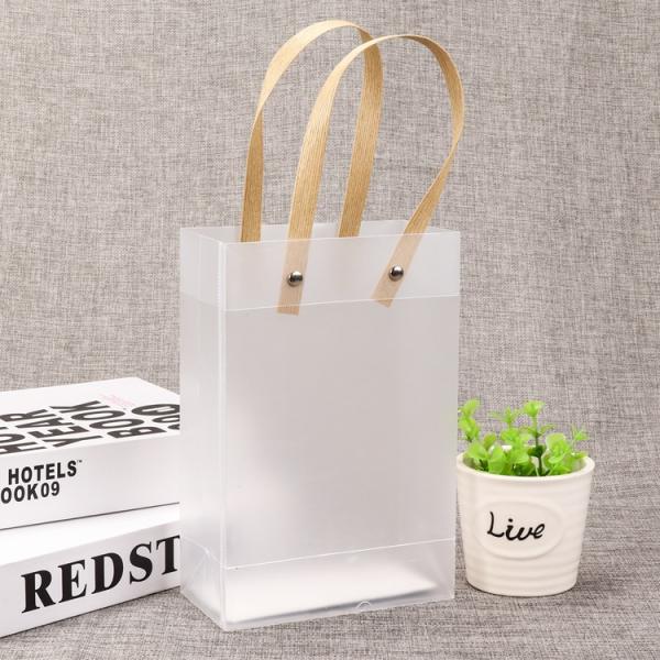 Soft Loop Handle Pp Plastic Frosted Shopping Tote Bag with Letter Pattern and Rivet