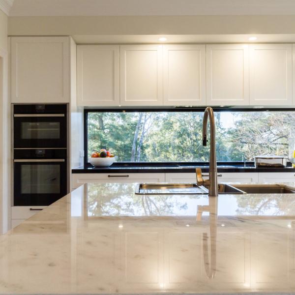 Shaker Style White Matte Lacquer Kitchen Cabinet With Island Weather Proof
