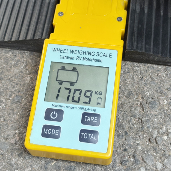 Robust Scale Indicator Featuring Multiple Input Options and User Friendly Interface for Precise Weight Data Management
