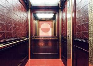 Buy cheap 4 Person Small Elevator For Homes , SUNNY Machine Room Less Elevator Lift product