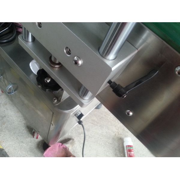 PLC Screen Adhesive Labeling Machine Ss304 Bottle Sticker Machine