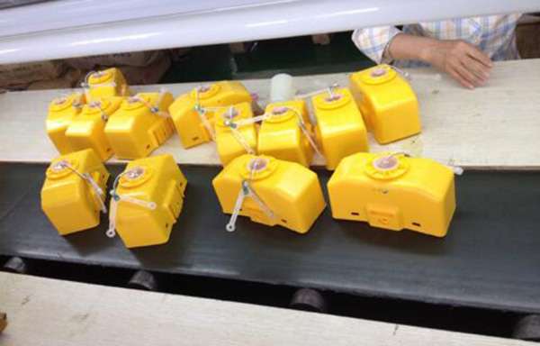 High Visible Wireless Solar Led Traffic Warning Strobe Light For Road Construction