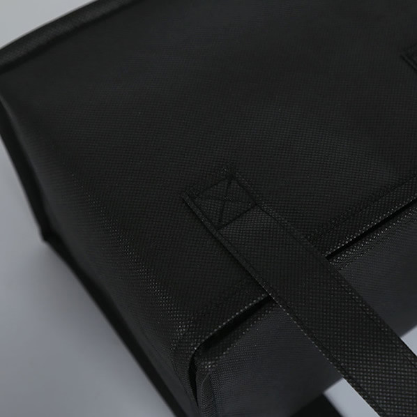Imprinted Giveaways Low Price cooler bag, insulated grocery bag has a square zipper top,reusable ice box