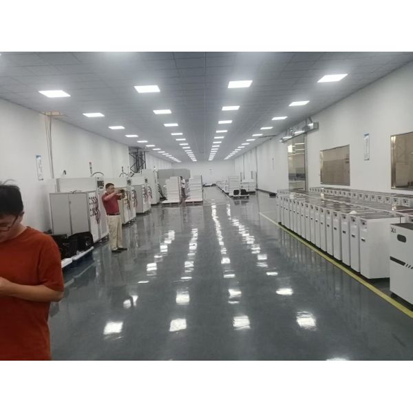 51.2 V 300Ah Floor-Standing Solar Storage Batteries Home Energy Storage Solution
