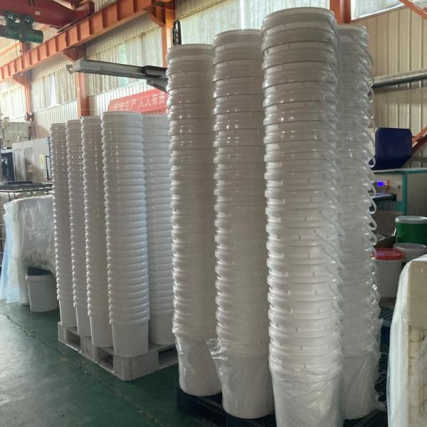 20L Plastic Pail with Easy-Opening Nozzle Lid Durable and Versatile Design