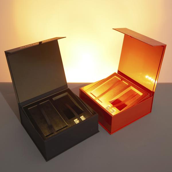 Luminous Composite Packaging Magnetic Closure Paperboard Display Box Luxury Gift Packaging Boxes