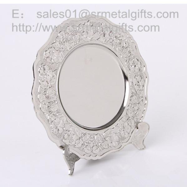 Quality Metal crafted Silver collectible souvenir plate with display stand, metal gifts and crafts for sale