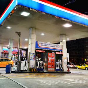 Buy cheap PU Roof Gasoline Station Canopy Construction 100-300m For Steel Structure product