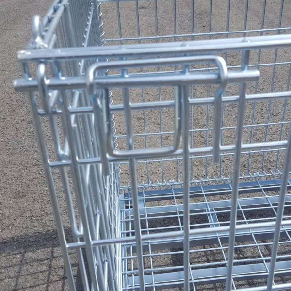 Storage cage with optional wheels