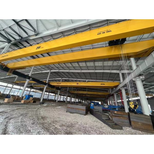 European double-girder overhead crane adopts optimized steel structure and