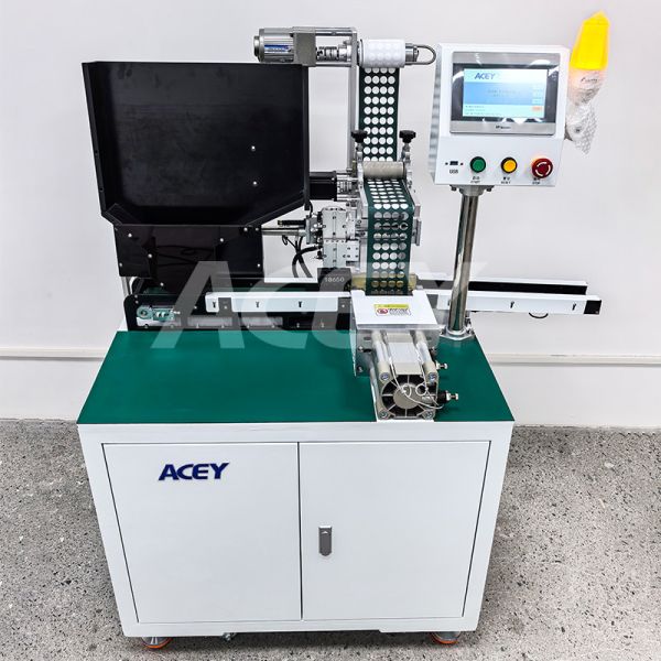 Automatic Insulation Fish Paper Pasting Machine for 18650 21700 26650 32700 Lithium Battery
