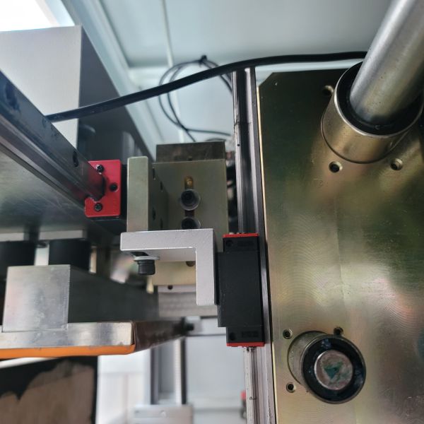 High-Speed Gift Box Forming Machine 15-25PCS/MIN Rigid Box Wrapper for Luxury Packaging