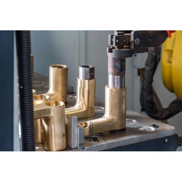 Compact Polishing Robotic Cell For Grinding Faucet Bodies
