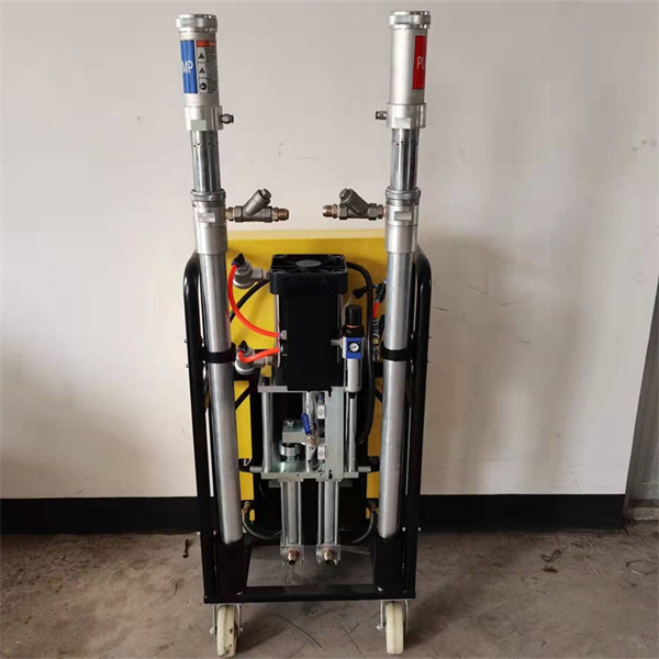 Yellow waterproof Polyurethane Foam Machine 200-1000CPS Spray Insulation Machine