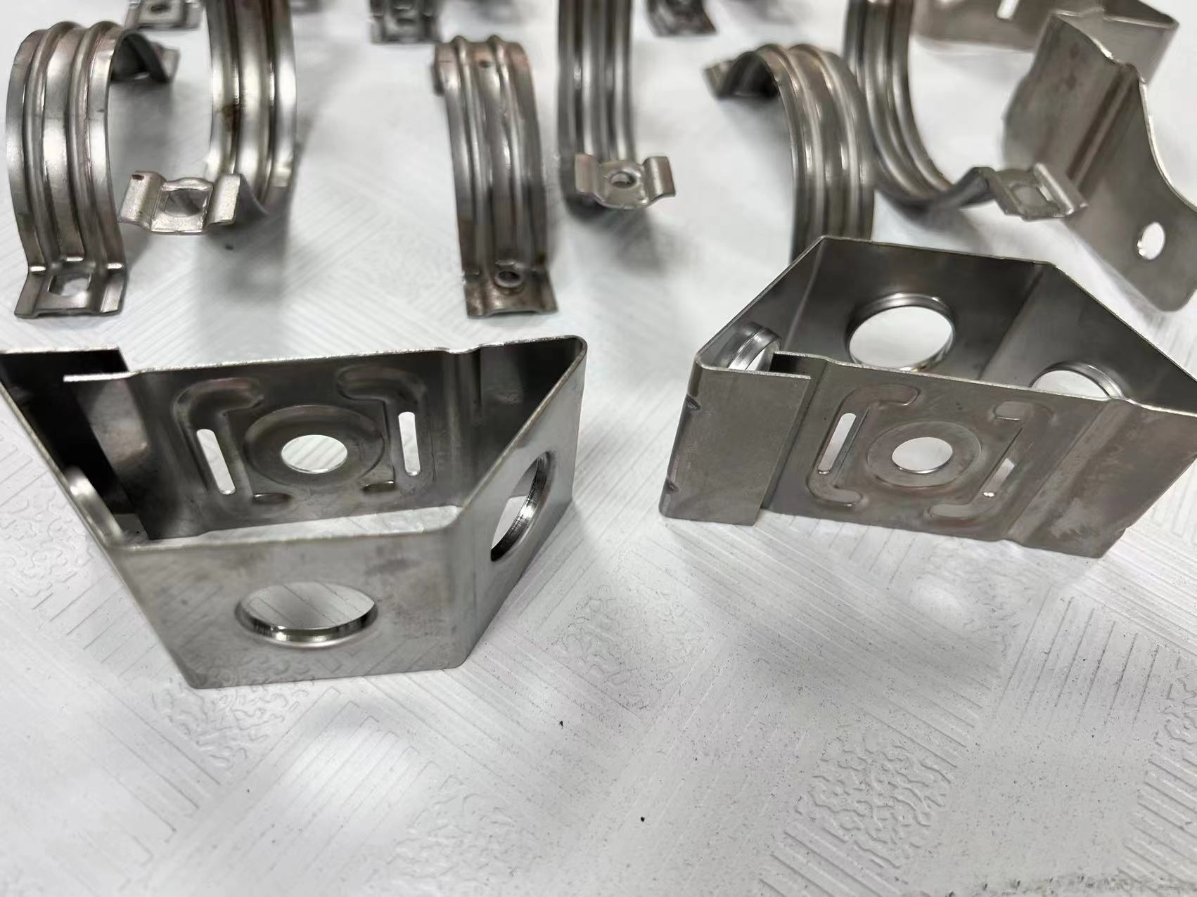 Stainless steel U-shaped hose saddle clamp U-shaped hose clamp