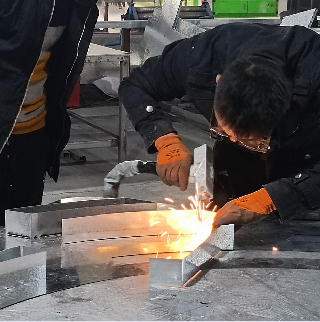 Experience the Power of E8S Aluminium Channel Bending Machine with Continuous Feeding