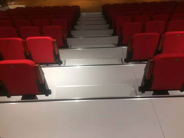 Customized Size Telescopic Bleacher Seating Motorized Bleachers 300mm Step Height